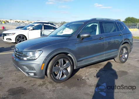 2020 Volkswagen Tiguan 2.0T Se/2.0T Se R-Line Black/2.0T Sel z USA, uszkodzony, nr VIN 3VV3B7AX6LM116088